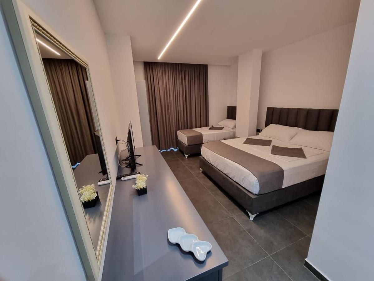 Hotel Vila Celaj à Vlorë Extérieur photo