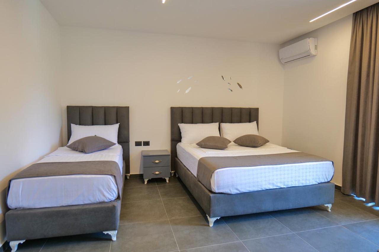 Hotel Vila Celaj à Vlorë Extérieur photo