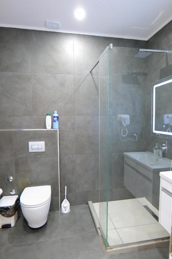 Hotel Vila Celaj à Vlorë Extérieur photo