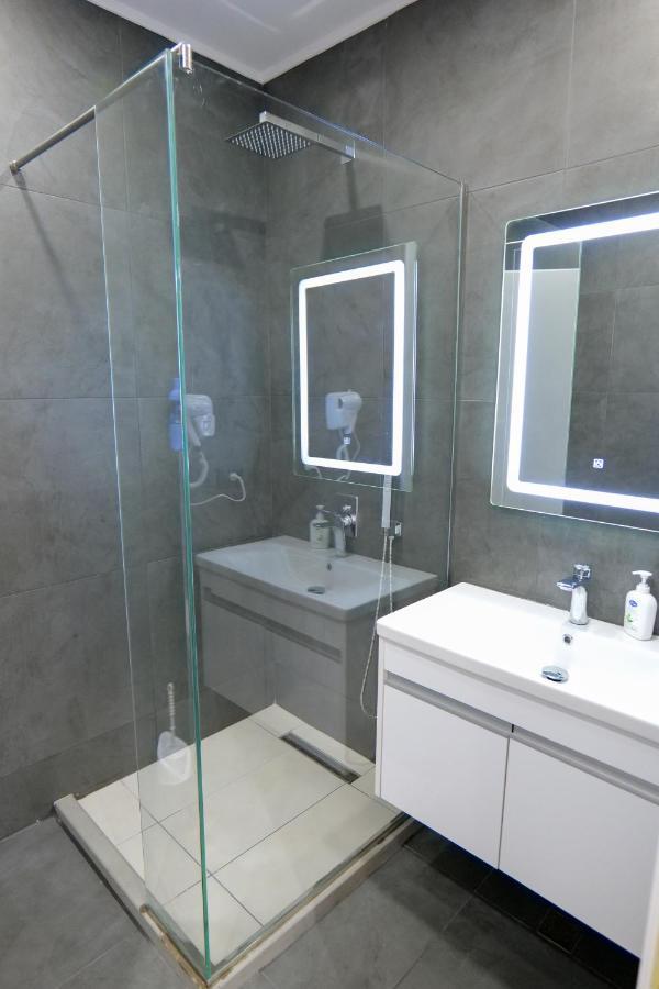 Hotel Vila Celaj à Vlorë Extérieur photo