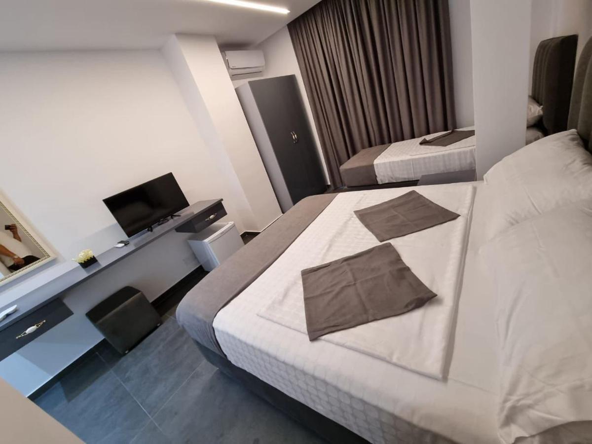 Hotel Vila Celaj à Vlorë Extérieur photo