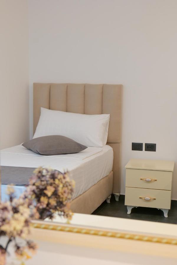 Hotel Vila Celaj à Vlorë Extérieur photo