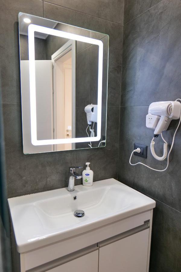Hotel Vila Celaj à Vlorë Extérieur photo